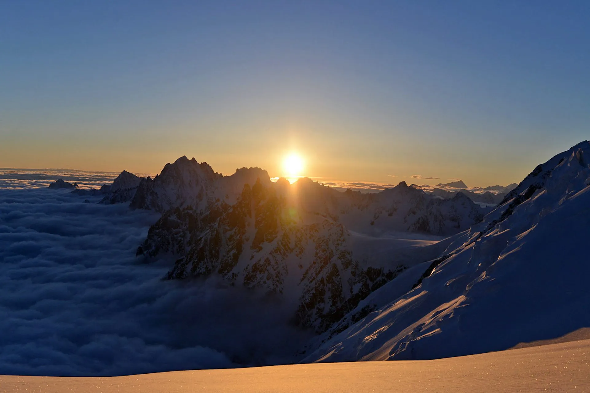 Lever de soleil sur le chemin du Mont Blanc